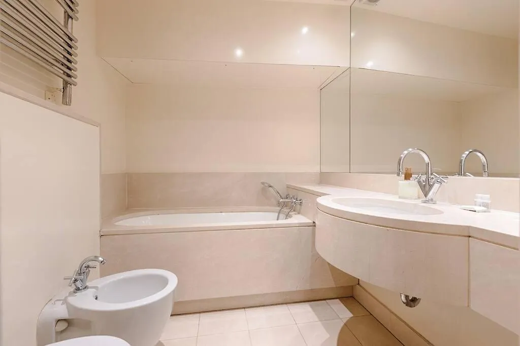 Luxury Apartment Saint Honore Champs Elysees Parijs
